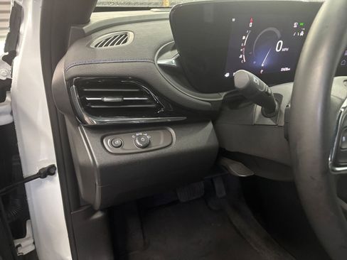 Used 2025 Buick Envista Sport Touring FWD image 34