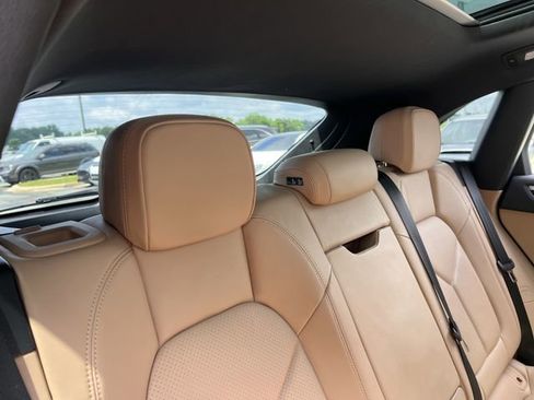Used 2023 Porsche Macan AWD/4WD image 34