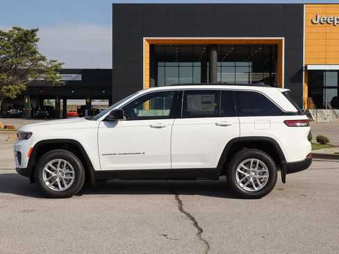 New 2025 Jeep Grand Cherokee Laredo X w/ Luxury Tech Group I image 8