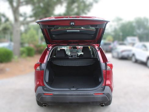 Used 2019 Toyota RAV4 XLE FWD image 9