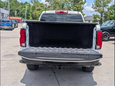 Used 2025 Chevrolet Colorado Z71 AWD/4WD image 18