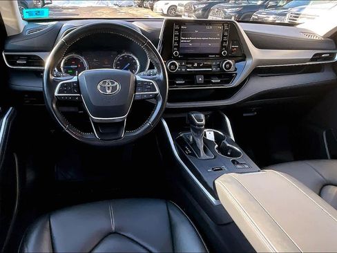 Certified 2022 Toyota Highlander XLE image 14