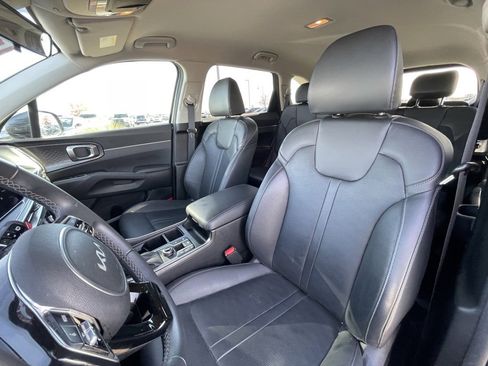 Used 2025 Kia Sorento S image 20