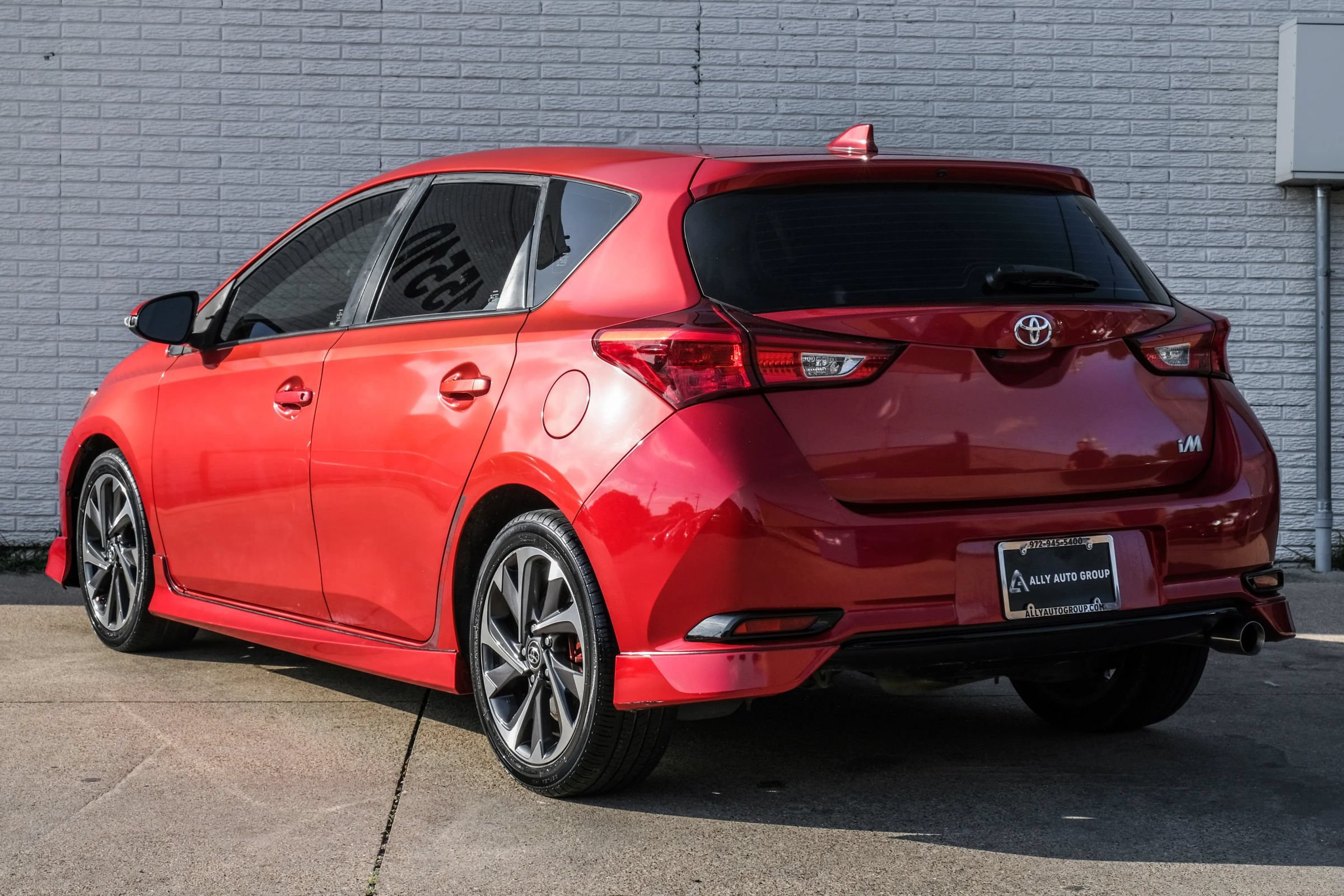 Used 2018 Toyota Corolla iM FWD image 9