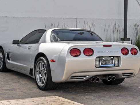 Used 2002 Chevrolet Corvette Z06 w/ Memory Pkg RWD image 11