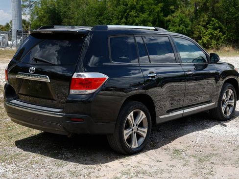 Used 2011 Toyota Highlander Limited w/ Tow Pkg FWD image 11