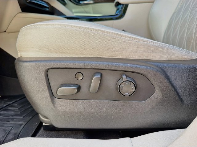Used 2022 Buick Envision Avenir w/ Technology Package II FWD image 25