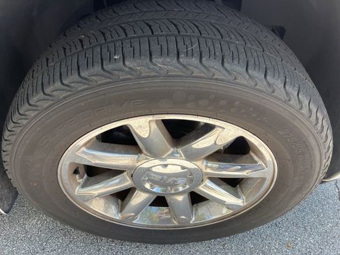 Used 2011 GMC Yukon Denali RWD image 12