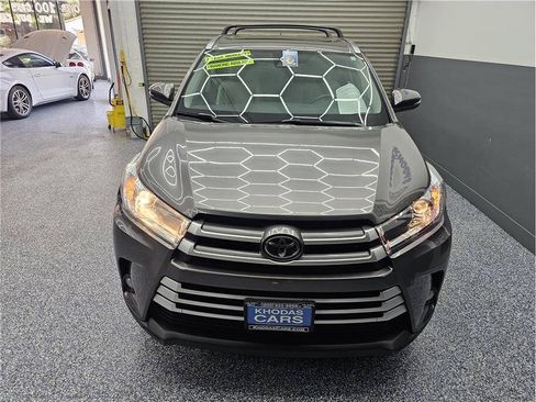 Used 2019 Toyota Highlander XLE FWD image 8