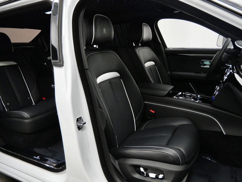 Used 2024 Rolls-Royce Ghost Extended Wheelbase image 35