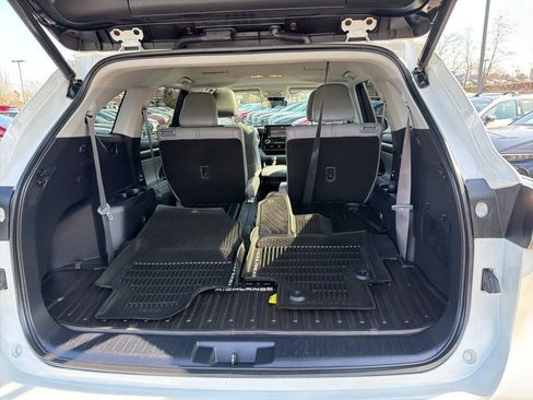 Used 2021 Toyota Highlander XLE image 17