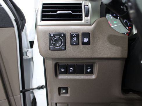 Used 2016 Lexus GX 460 Luxury w/ Preferred Accessory Package AWD/4WD image 9