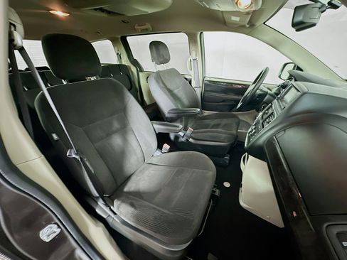 Used 2017 Dodge Grand Caravan SE w/ Power Window Group image 30