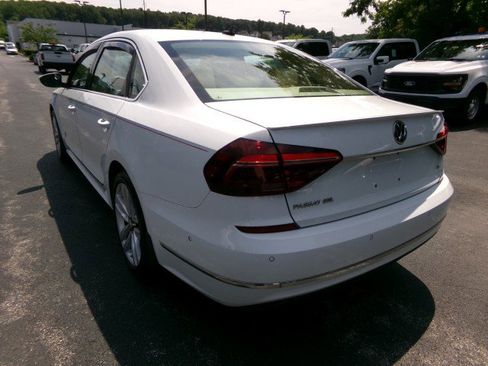 Used 2017 Volkswagen Passat 1.8T SEL Premium FWD image 7