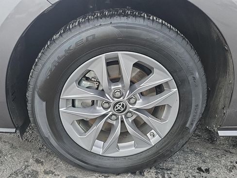 Used 2023 Toyota Sienna XLE image 9