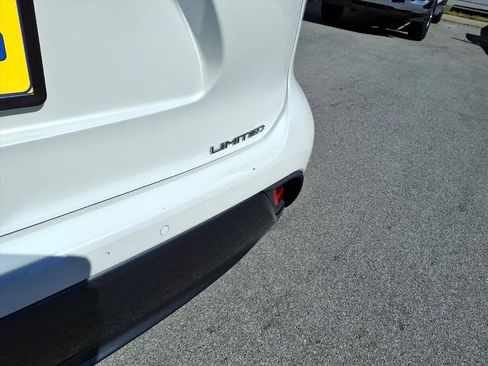 Used 2023 Toyota Highlander Limited image 5