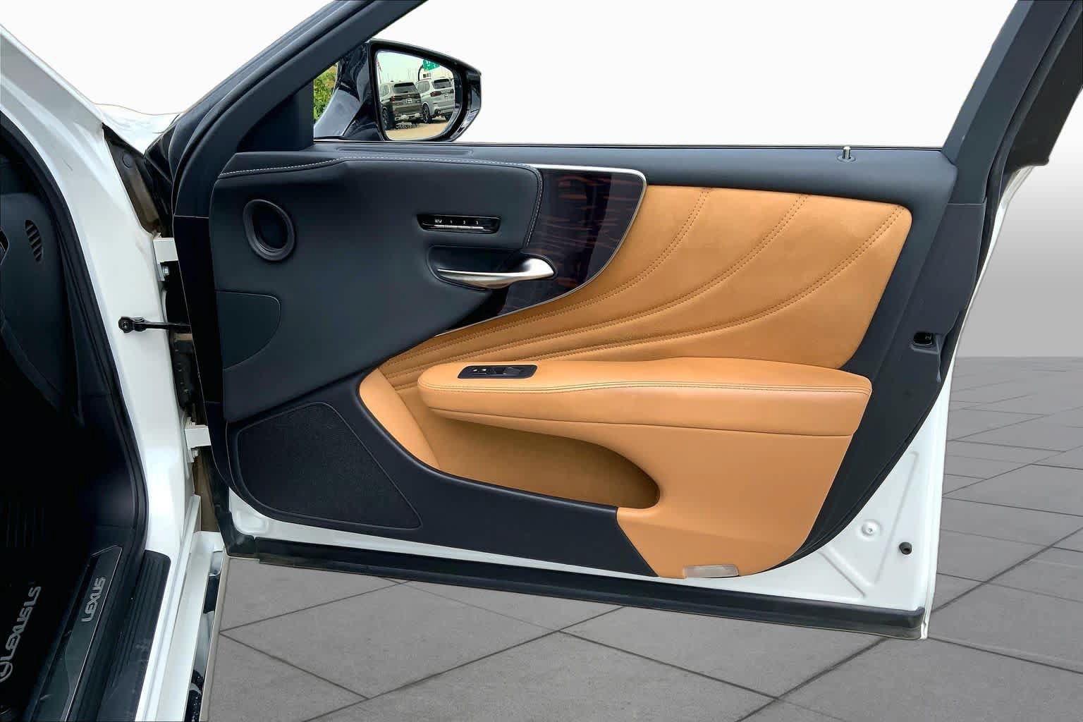 Used 2022 Lexus LS 500 w/ Interior Upgrade Package RWD image 22