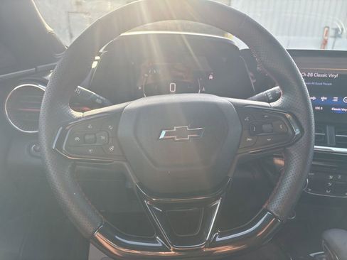 Used 2025 Chevrolet Trax RS image 38