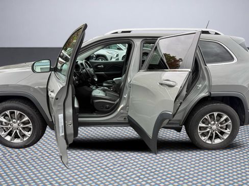 Used 2019 Jeep Cherokee Latitude Plus w/ Cold Weather Group image 10