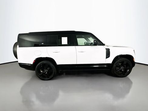 Used 2024 Land Rover Defender 130 X-Dynamic SE AWD/4WD image 4