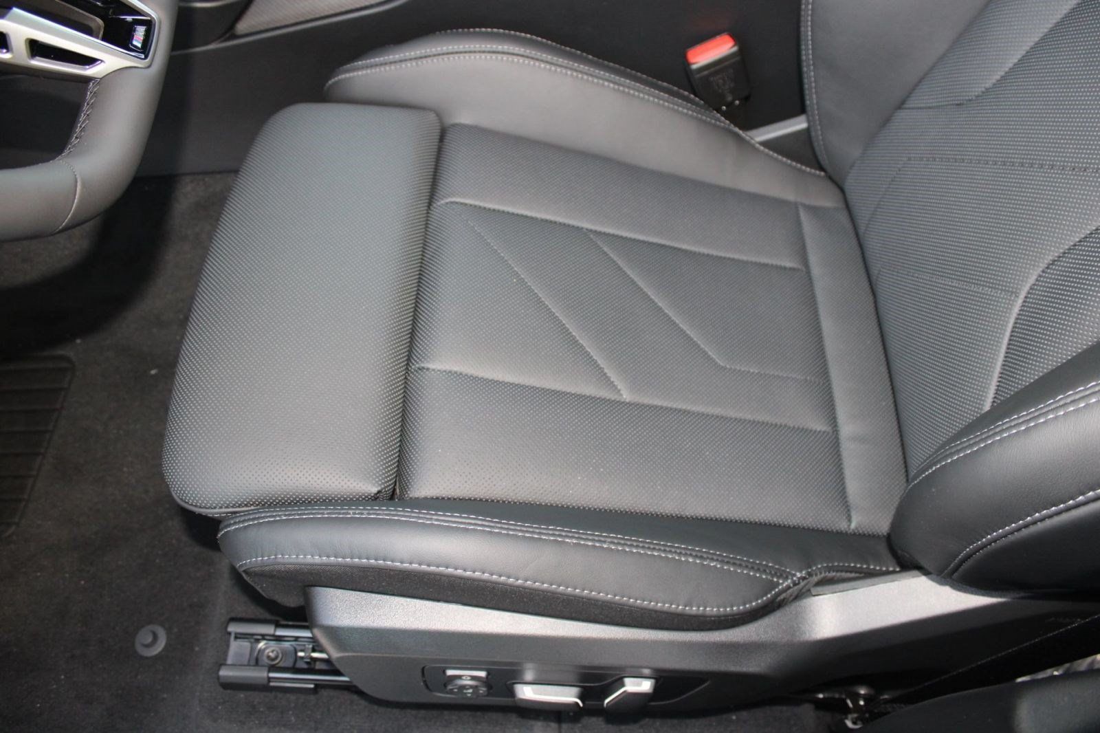Used 2026 BMW X3 xDrive30i w/ Premium Package AWD/4WD image 15