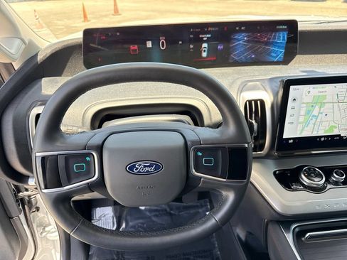 Used 2025 Ford Expedition Max Active RWD image 14