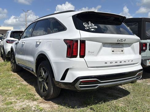 Used 2022 Kia Sorento S FWD image 6