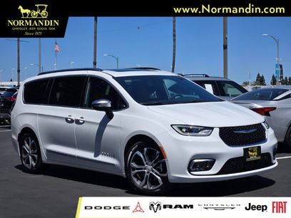 New 2026 Chrysler Pacifica Pinnacle w/ Trailer Tow Group