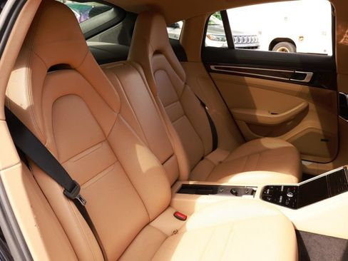 Used 2018 Porsche Panamera 4 AWD/4WD image 23