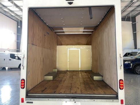 Used 2022 Chevrolet Express 3500 w/ Power Convenience Package RWD image 8