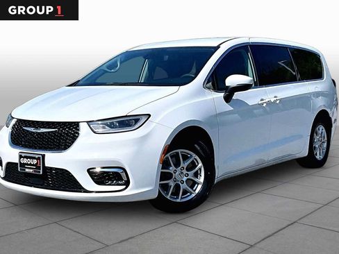 Used 2023 Chrysler Pacifica Touring-L FWD image 1