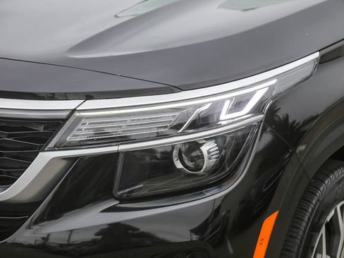 Certified 2022 Kia Seltos EX AWD/4WD image 6