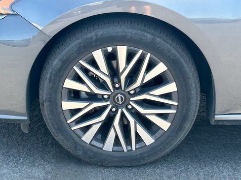 Used 2025 Nissan Altima 2.5 SV FWD image 12