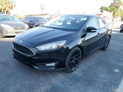 Used 2016 Ford Focus SE w/ Equipment Group 201A image 4