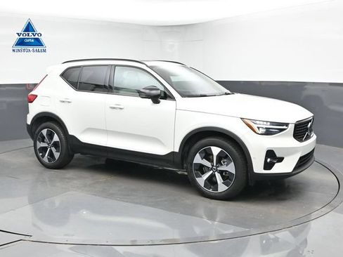 Used 2026 Volvo XC40 B5 Plus AWD/4WD image 1