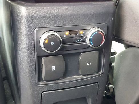 Used 2022 Ford Explorer XLT image 31