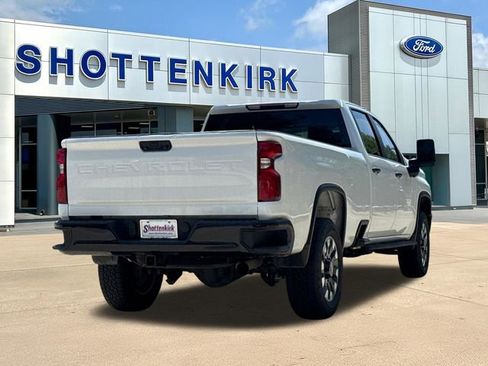 Used 2022 Chevrolet Silverado 2500 Custom w/ Custom Convenience Package AWD/4WD image 8
