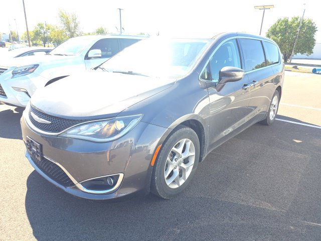 Used 2018 Chrysler Pacifica Touring Plus w/ Tire & Wheel Group FWD image 1