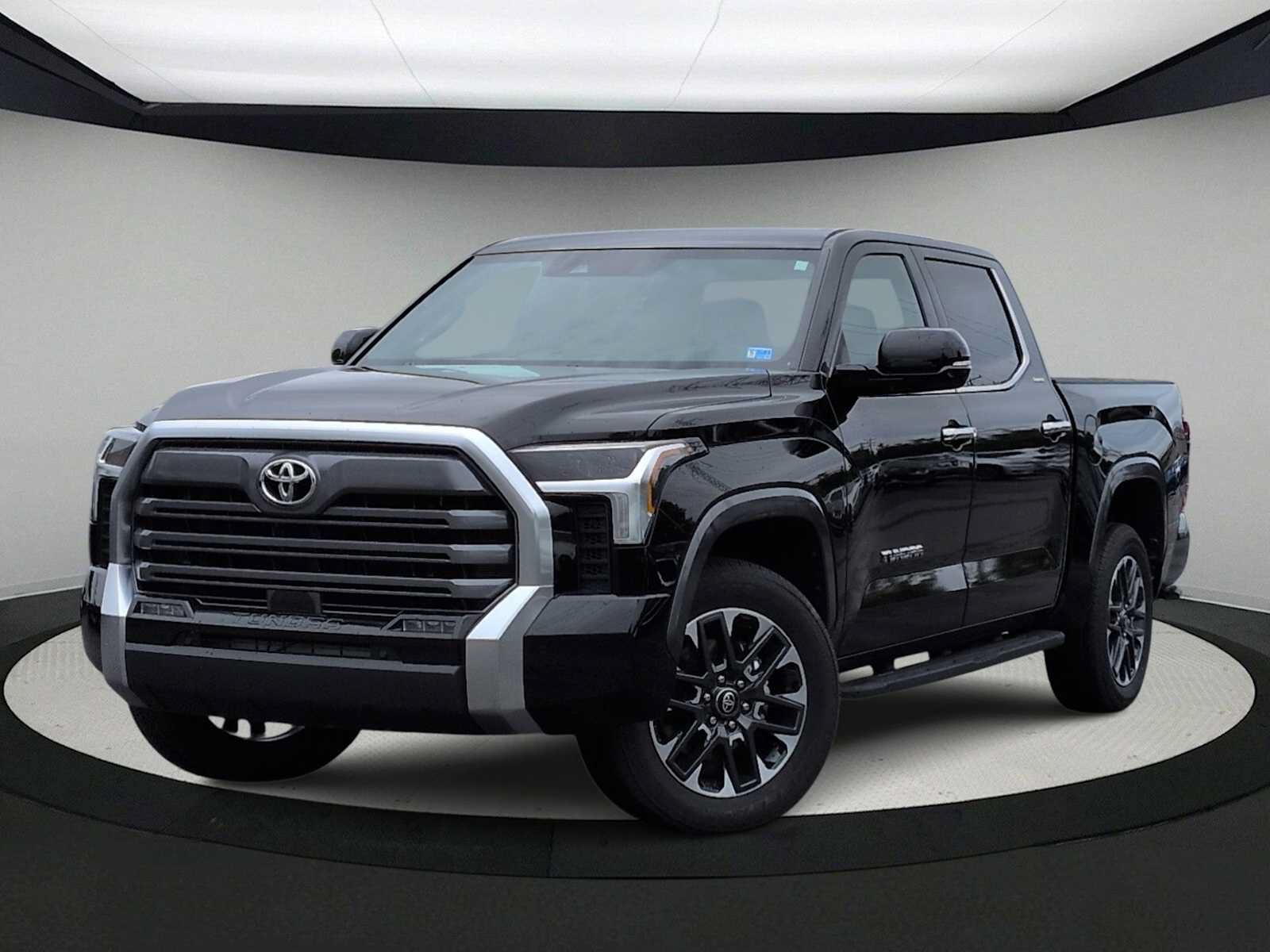 Used 2025 Toyota Tundra Limited AWD/4WD image 1
