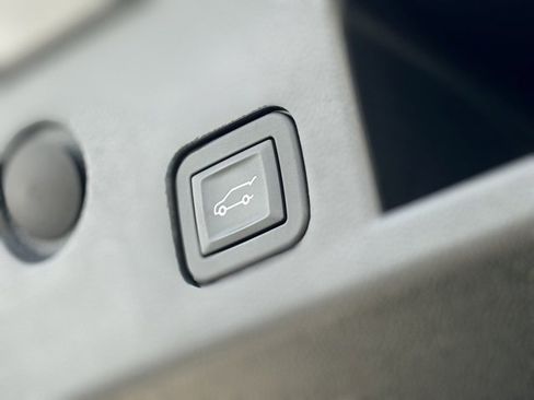 Used 2025 Chevrolet Equinox ACTIV w/ Safety and Technology Package image 28