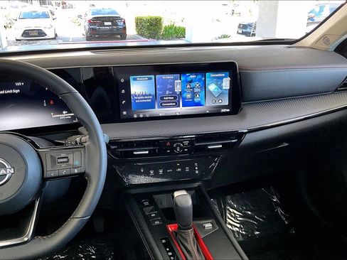 Used 2026 Nissan Kicks SR image 9