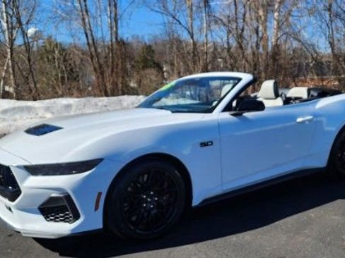 Used 2025 Ford Mustang GT Premium w/ GT Performance Package image 5