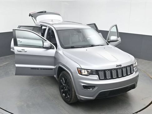 Used 2019 Jeep Grand Cherokee Altitude AWD/4WD image 48