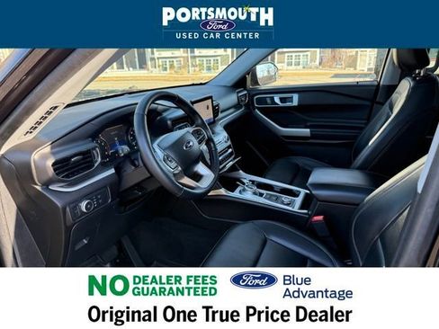 Used 2022 Ford Explorer XLT w/ Equipment Group 202A image 5