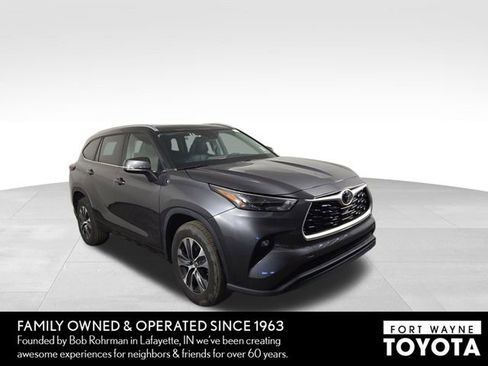 Used 2024 Toyota Highlander XLE image 4