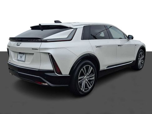 Certified 2024 Cadillac Lyriq Luxury w/ LPO, Floor Liner Package AWD/4WD image 5