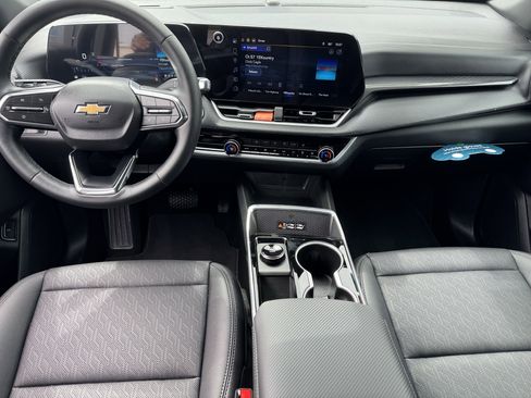 Used 2026 Chevrolet Equinox LT w/ Convenience Package II FWD image 17