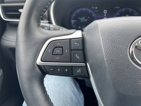 Used 2024 Toyota Highlander Limited image 25