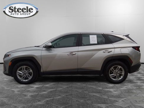 Certified 2025 Hyundai Tucson SE image 2