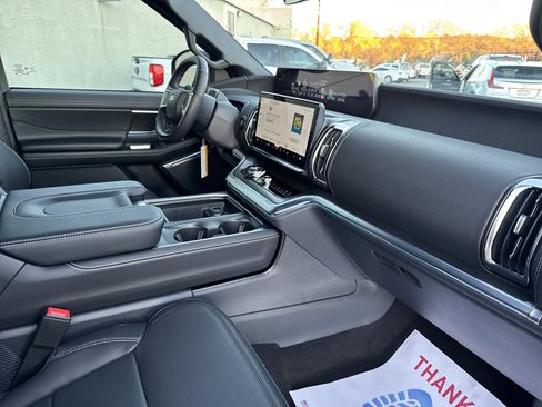 New 2025 Ford Expedition Platinum w/ Stealth Performance Package image 19